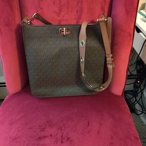 EUC Michael Kors shoulder bag